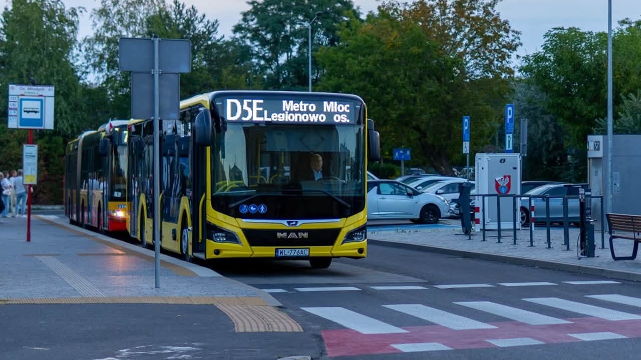 Strzelali z wiatrówki do autobusu w Legionowie. Wystrzał wybił przednią szybę