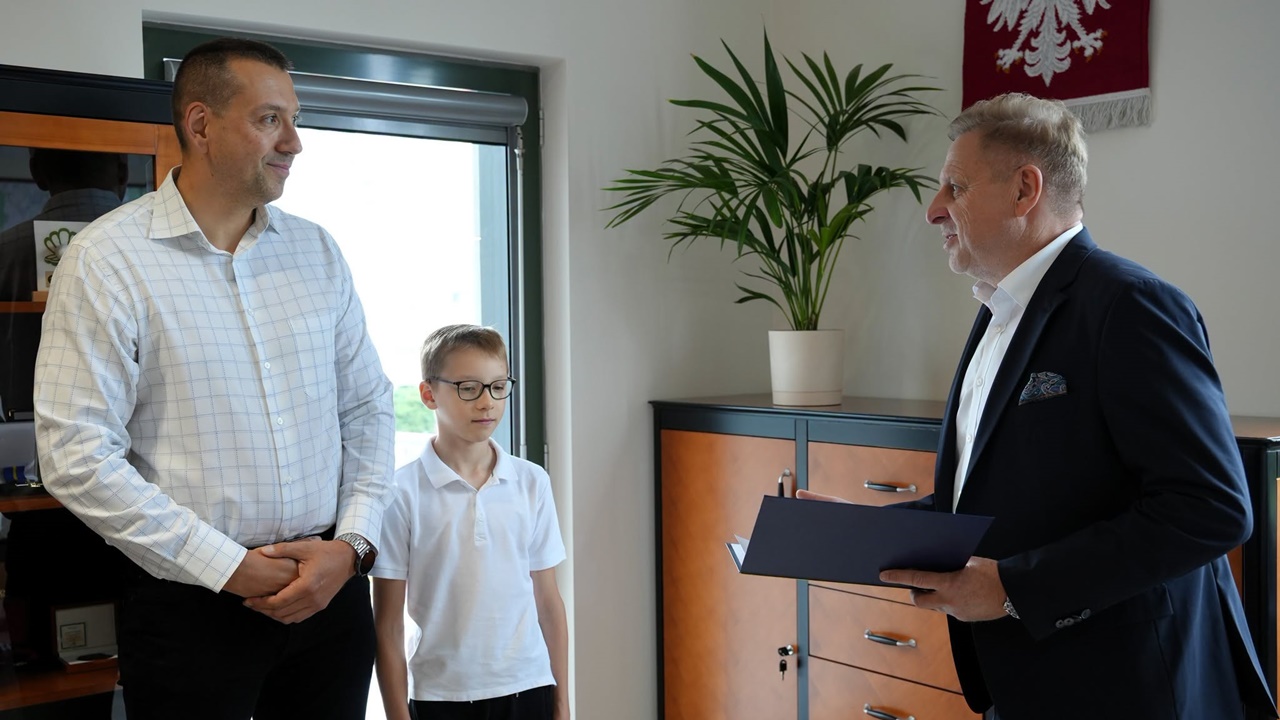 Strażnik miejski pomógł rannemu chłopcu